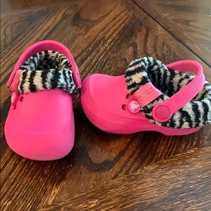 Girls insulated crocs size 6/7